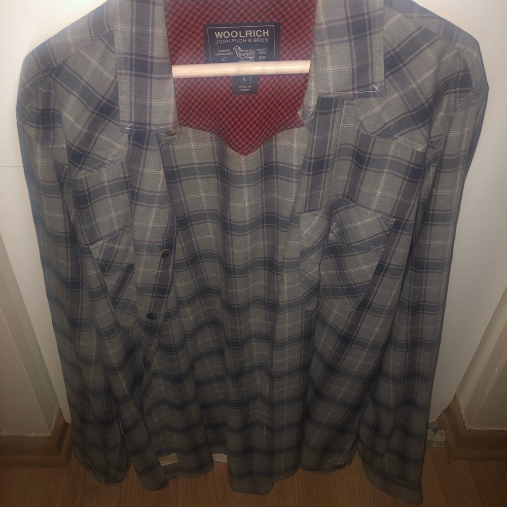 Woolrich men’s button down in great condition